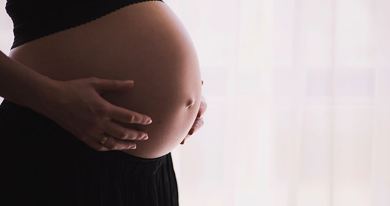 Nachtschweiß in der Schwangerschaft » Ursachen, Tipps & Wissenswertes