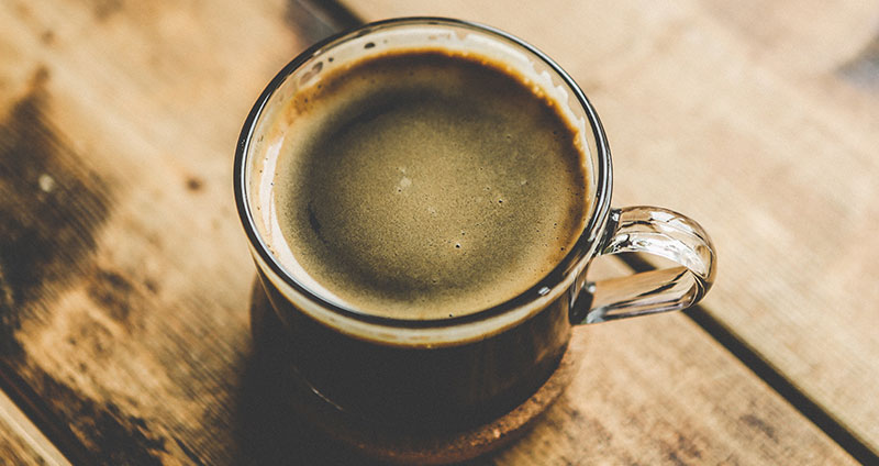Schwitzen durch Kaffee? » Körpergeruch durch Lebensmittel