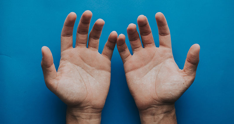 Homöopathie gegen schwitzige Hände | Wissenswertes & Tipps